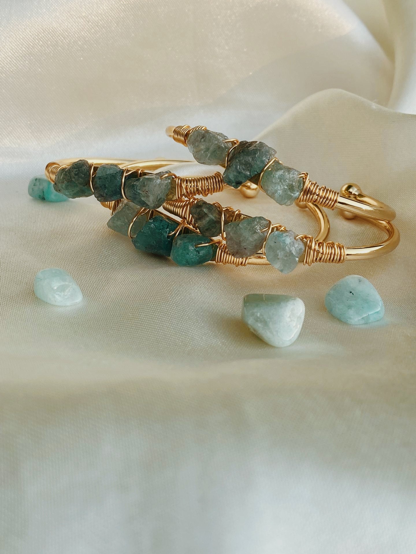 Blue Apatite Gold bracelet