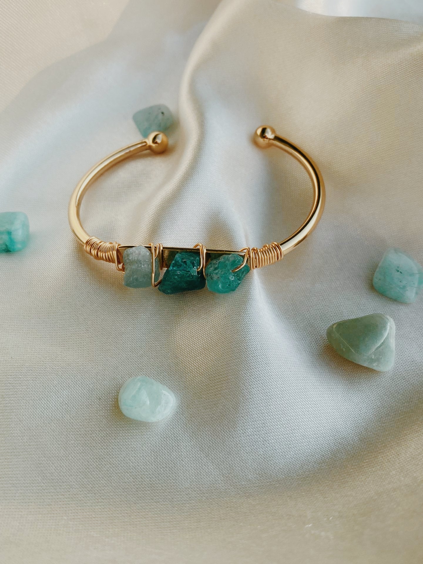 Blue Apatite Gold bracelet