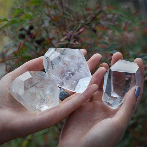 Clear Quartz: your manifestation bestie