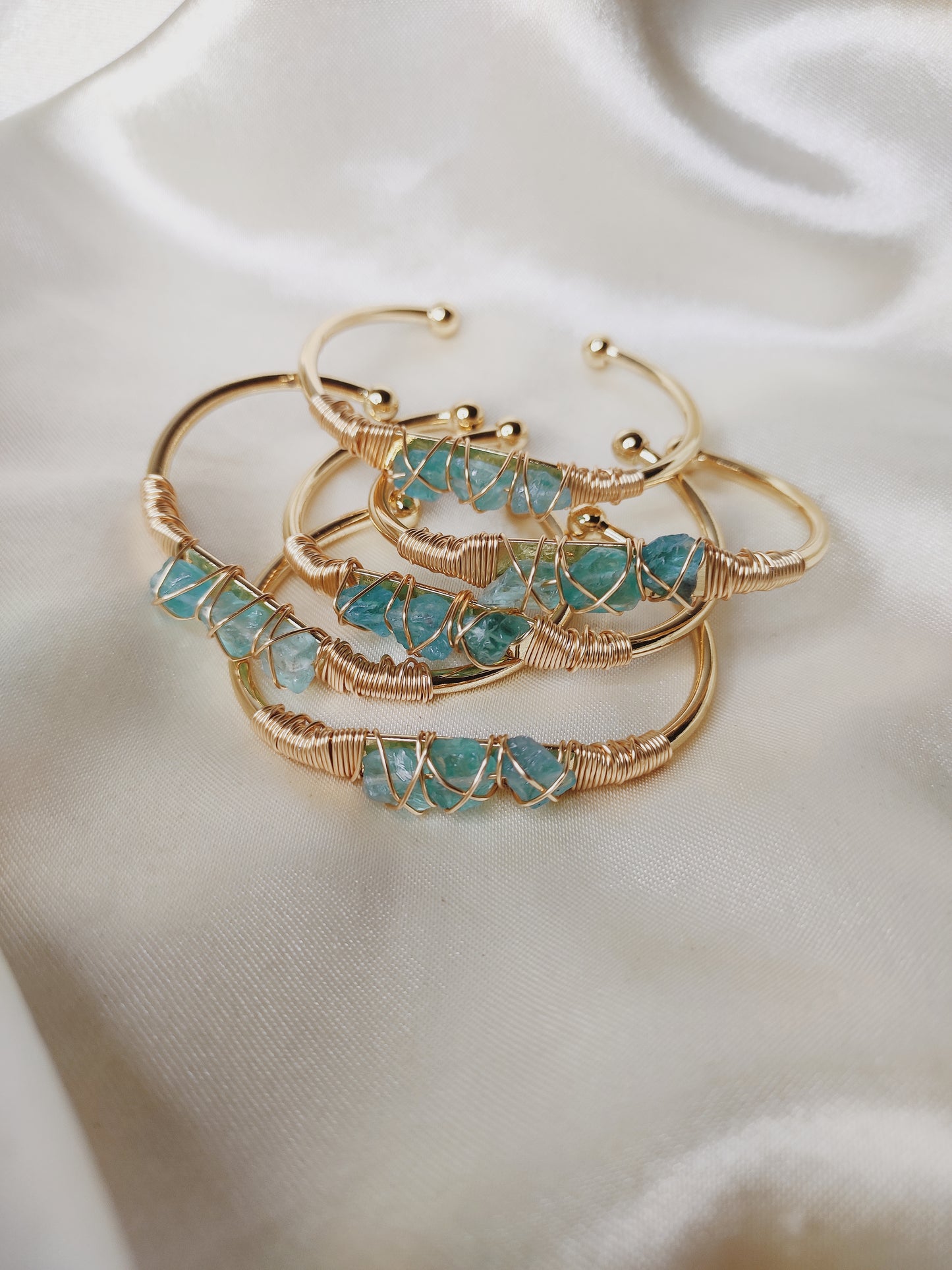 Crossed Wire Blue Apatite Gold bracelet